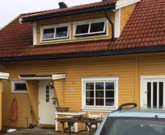 Gult hus før maling